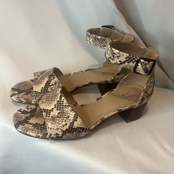 Clark’s Women's Snakeskin Block Heel Sandals Size 7 - Picture 1 of 10